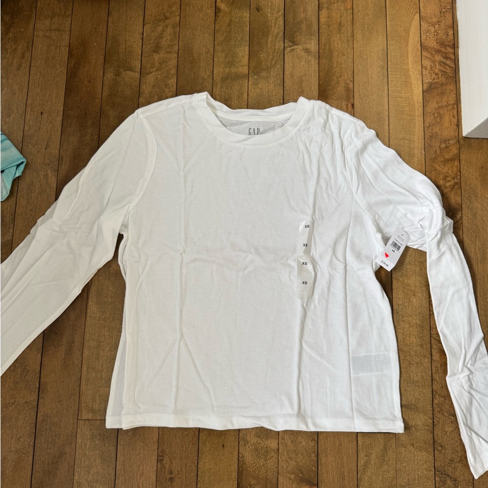 GAP Essential White Tee